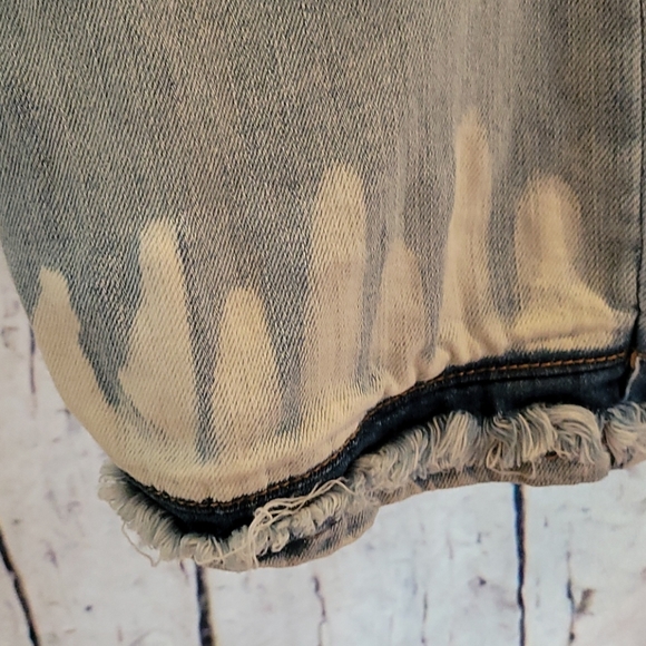 DKNY Capri jeans with bleached detail at bottom - Picture 4 of 8